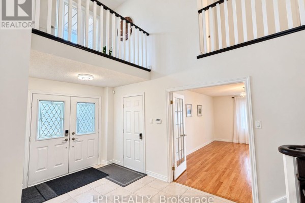 Family room - 37 Laser Court, Richmond Hill, ON L4B1S1 Photo 5