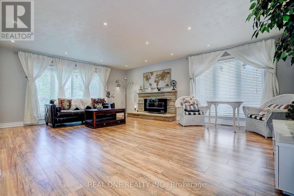 Kitchen - 37 Lauralynn Crescent, Toronto, ON M1S2H3 Photo 4
