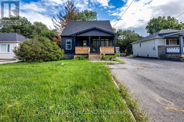 Kitchen - 37 Lincoln Street, Ajax, ON L1S6C4 Photo 2