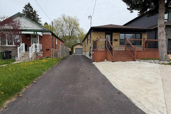 37 Lynvalley Crescent, Toronto, ON, photo 2