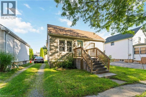 37 Maplecrest Avenue, St  Catharines, ON, photo 2