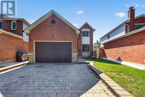 Living room - 37 Oleander Crescent, Brampton, ON L6Z2C1 Photo 2