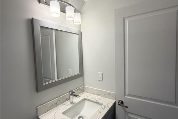 Kitchen - 37 Parkglen Street Unit# Lower Level, Kitchener, ON N2R0L8 Photo 5