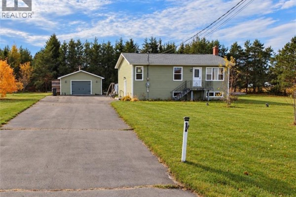 Family room - 37 Paul Street, Grand Barachois, NB E4P7Y4 Photo 2