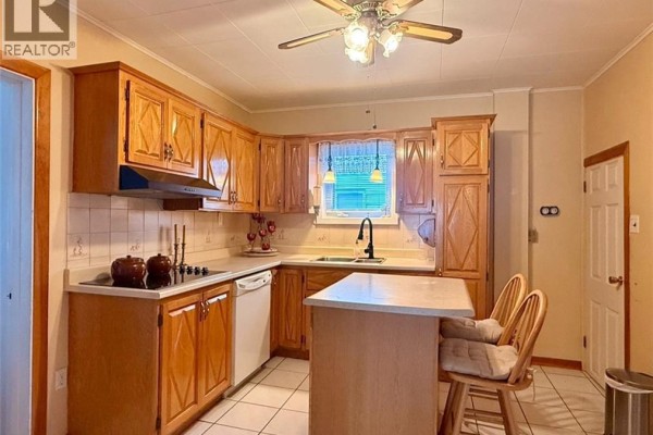 Bath (# pieces 1-6) - 37 Queen Street, Campbellton, NB E3N1W9 Photo 5