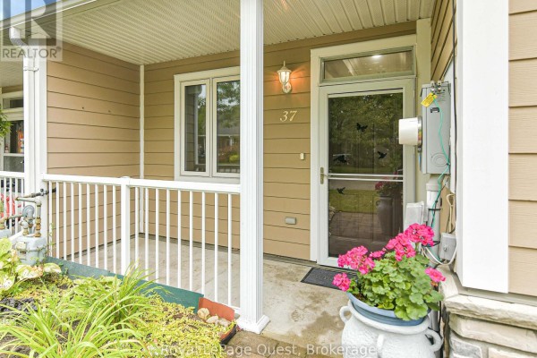 Kitchen - 37 Riverwalk Drive, Severn, ON L0K1E0 Photo 4