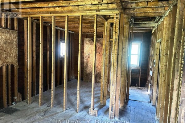 37 Rosedale Avenue W, Brampton, ON L6X1K3 Photo 2