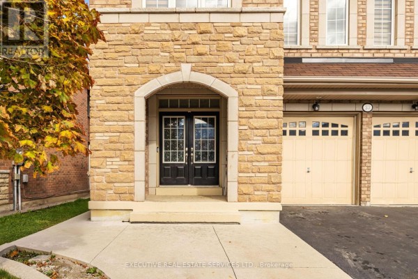 Living room - 37 Ross Drive, Brampton, ON L6R3S7 Photo 4
