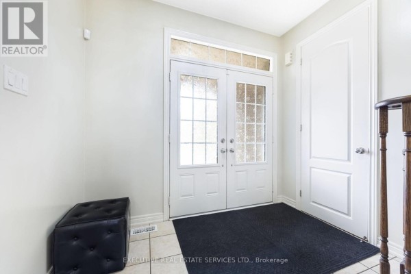 Dining room - 37 Ross Drive, Brampton, ON L6R3S7 Photo 5