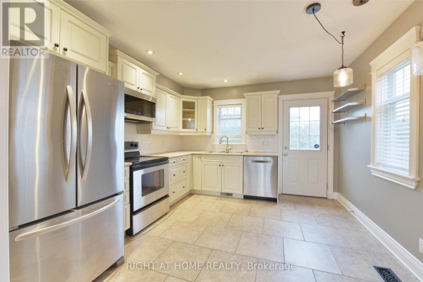 Bathroom - 37 Rossland Avenue, Ottawa, ON K2G2K3 Photo 5