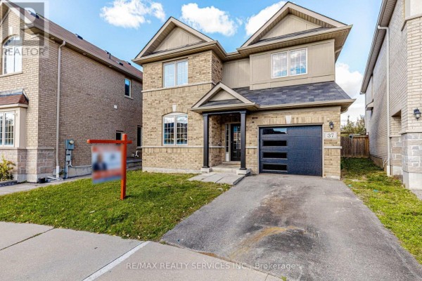 Great room - 37 Skelton Crescent, Ajax, ON L1Z1R4 Photo 2