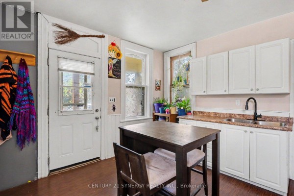 37 Smiths Falls Avenue, Smiths Falls, ON, photo 3