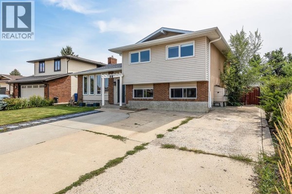 Living room - 37 Sunflower Court Se, Medicine Hat, AB T1B2H6 Photo 4
