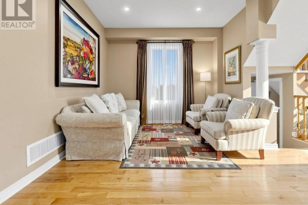 Living room - 37 Timbercreek Court, Toronto, ON M1W4A1 Photo 4