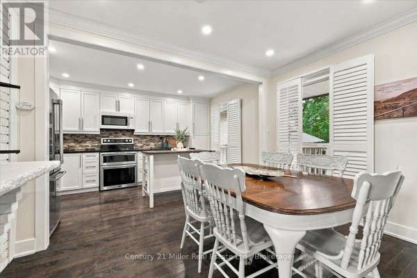 Living room - 37 Tulip Street, Oakville, ON L6L3V3 Photo 4