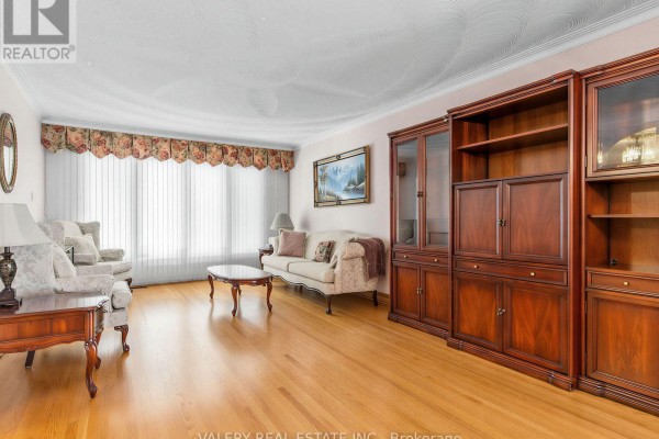 370 Maple Leaf Drive, Toronto, ON M6L1P6 Photo 5