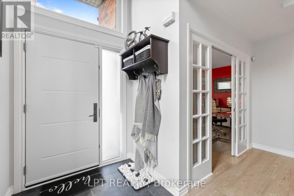 Primary Bedroom - 370 Silken Laumann Drive, Newmarket, ON L3X2J1 Photo 5