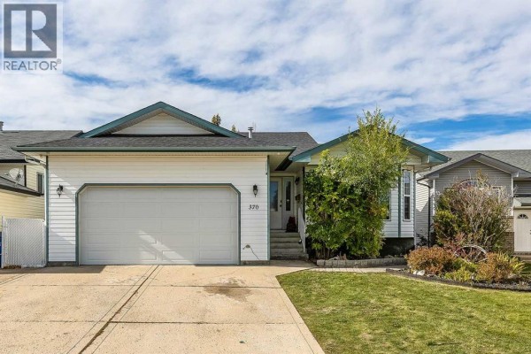 Living room - 370 Stratton Way Se, Medicine Hat, AB T1B4M9 Photo 2