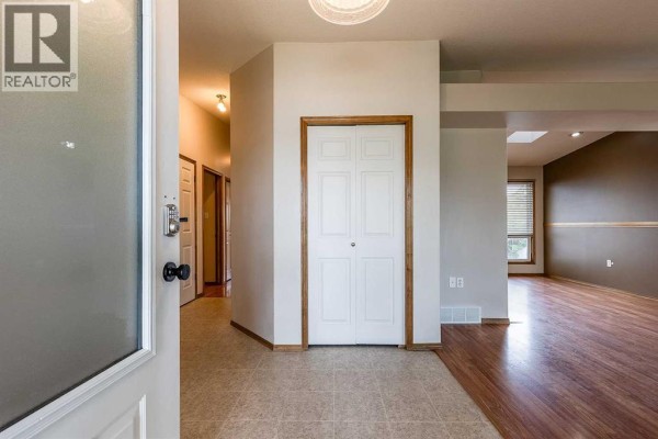 Kitchen - 370 Stratton Way Se, Medicine Hat, AB T1B4M9 Photo 4