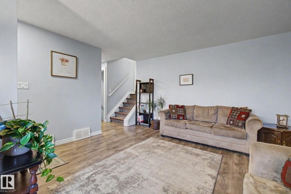 Kitchen - 3706 41 Av Nw, Edmonton, AB T6L5M2 Photo 3