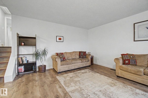 Family room - 3706 41 Av Nw, Edmonton, AB T6L5M2 Photo 4