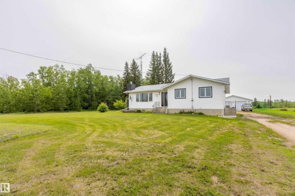 Kitchen - 3706 50 St, Smoky Lake Town, AB T0A3C0 Photo 3