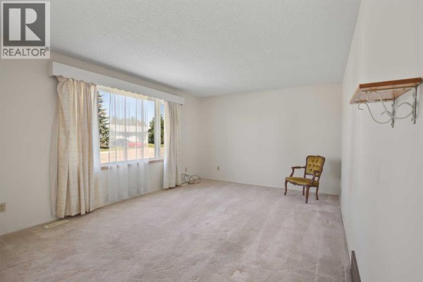 Bedroom - 3706 51 Avenue, Innisfail, AB T4G1H6 Photo 5