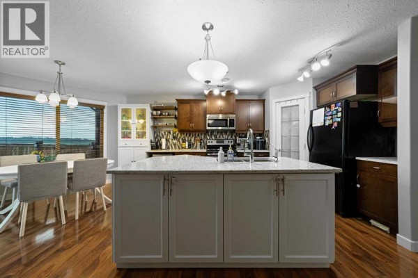 2pc Bathroom - 3706 76 Street, Camrose, AB T4V5E3 Photo 4