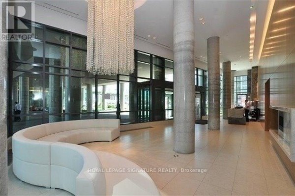 Kitchen - 3709 - 215 Fort York Boulevard, Toronto, ON M5V4A2 Photo 3