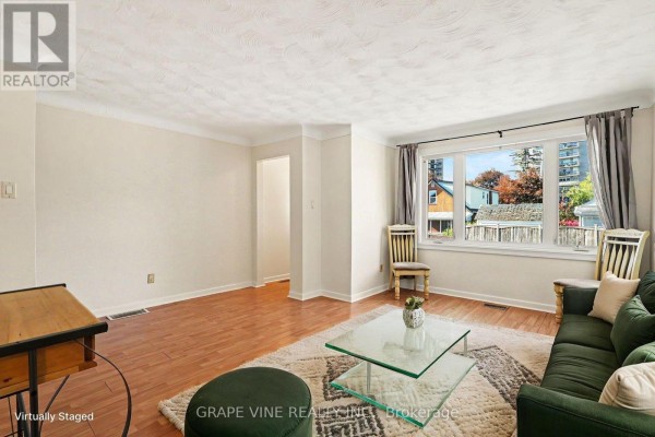 Living room - 371 Larouche Street, Ottawa, ON K1L7L1 Photo 2