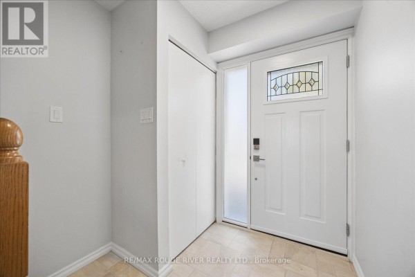 Living room - 371 Ormond Drive, Oshawa, ON L1K1J3 Photo 3