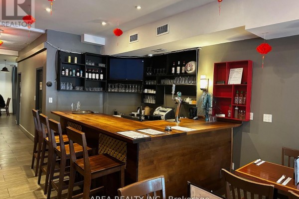 371 Roncesvalles Avenue, Toronto, ON M6R2M7 Photo 3