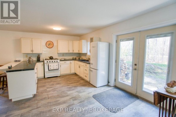 371 Sherbrooke Drive, Tay Valley, ON, photo 2