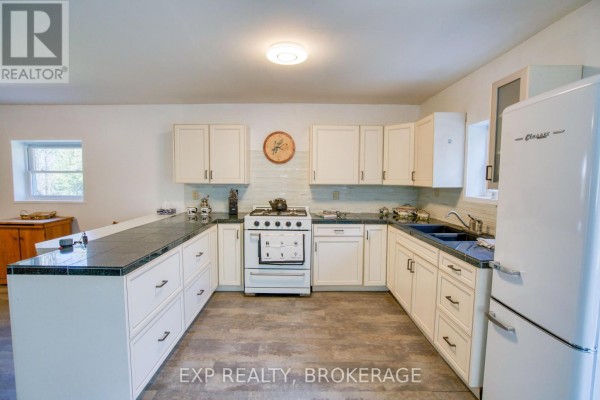 371 Sherbrooke Drive, Tay Valley, ON, photo 3