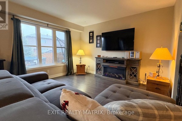 Living room - 371 Trillium Circle S, Alfred And Plantagenet, ON K0A3K0 Photo 2