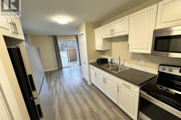 371 W Douglas Street, Vanderhoof, BC V0J0A8 Photo 2