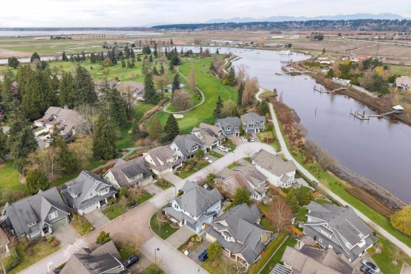 3711 142nd Street, Surrey, BC V4P0C2 Photo 2