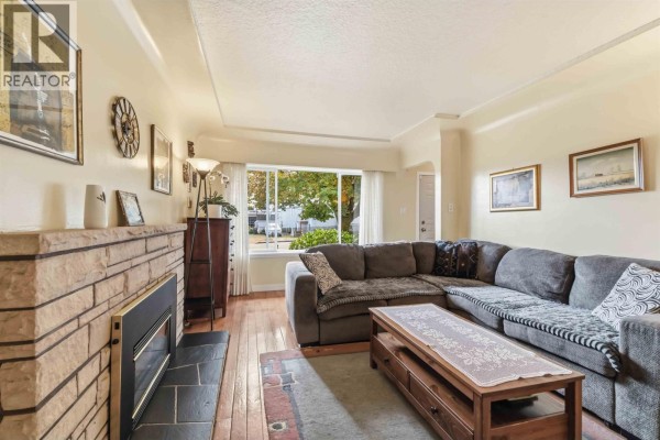 3713 Kincaid Street, Burnaby, BC V5G1V4 Photo 3