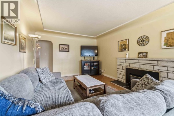3713 Kincaid Street, Burnaby, BC V5G1V4 Photo 4