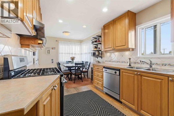 3713 Kincaid Street, Burnaby, BC V5G1V4 Photo 5