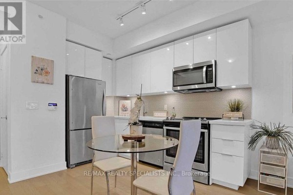 Dining room - 3714 - 30 Shore Breeze Drive, Toronto, ON M8V0J1 Photo 2