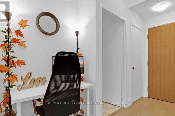 Living room - 3714 - 30 Shore Breeze Drive, Toronto, ON M8V0J1 Photo 4
