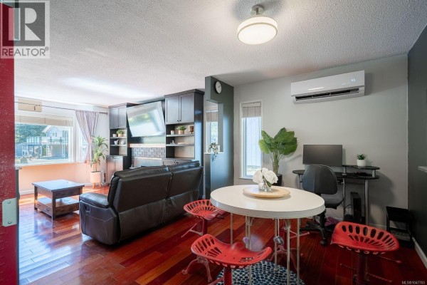 Living room - 3716 Howden Dr, Nanaimo, BC V9T3V9 Photo 4