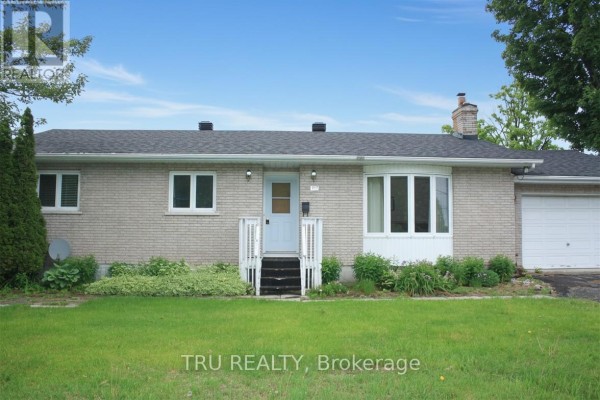 Living room - 3717 Prudhomme Road, Alfred And Plantagenet, ON K0A3K0 Photo 4