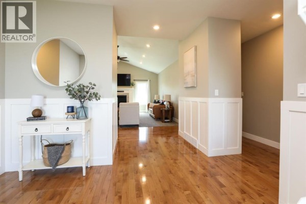 Dining room - 372 E 1 Avenue N, Magrath, AB T0K1J0 Photo 4
