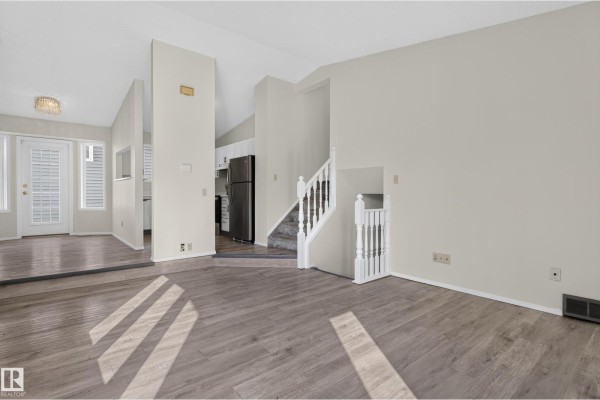 3722 34a Av Nw Nw, Edmonton, AB, photo 2