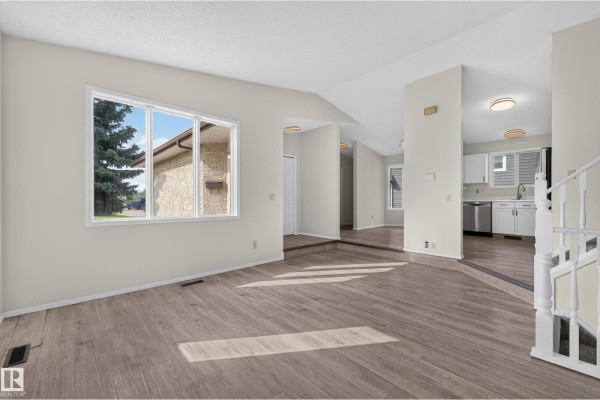 3722 34a Av Nw Nw, Edmonton, AB, photo 3