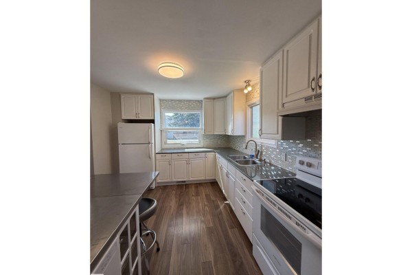 Family room - 3723 46 St Nw Nw, Edmonton, AB T6L3T7 Photo 4