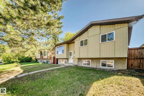 Family room - 3723 63 St Nw, Edmonton, AB T6L1R1 Photo 4