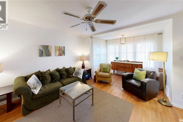 Kitchen - 3723 Victoria Avenue, Regina, SK S4T1M5 Photo 4